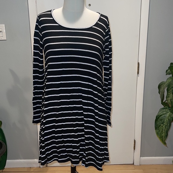 🖤ANTHROPOLOGIE LONG SLEEVE STRIP DRESS🖤 - Picture 2 of 7